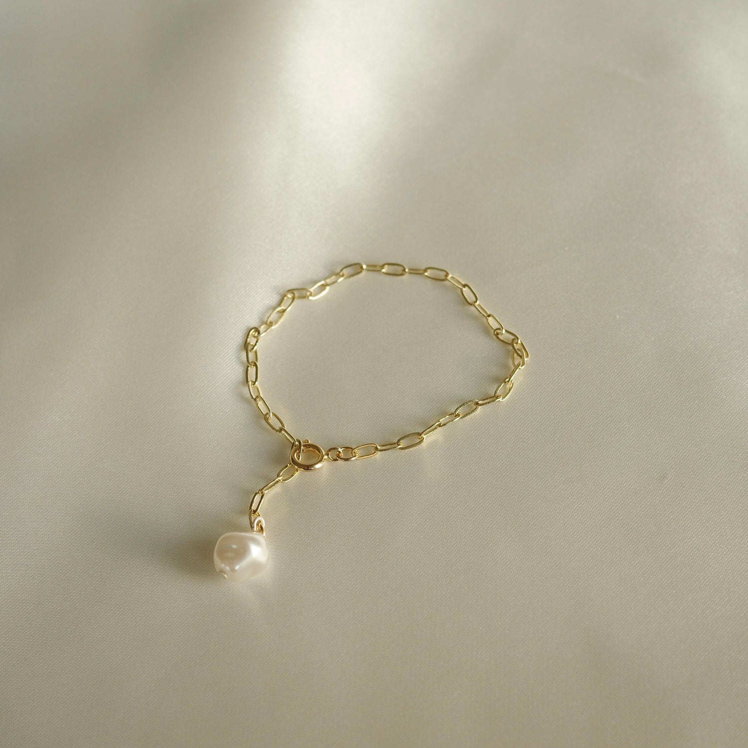 Baroque pearl bracelet