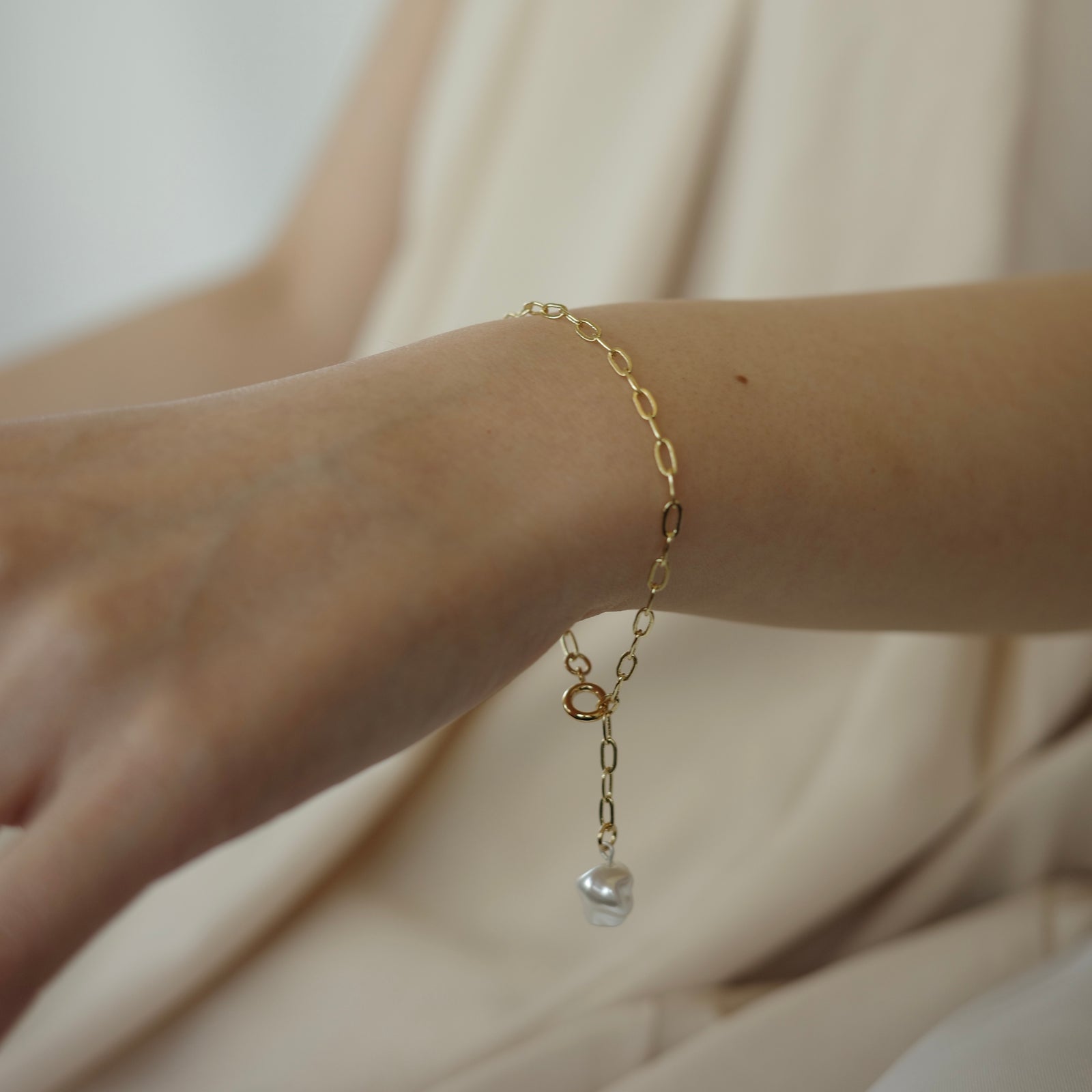 【ほぼ未使用】限定値下げRUMÉL パール付きゴールドチェーンブレスレット Baroque pearl bracelet – RUMÉL